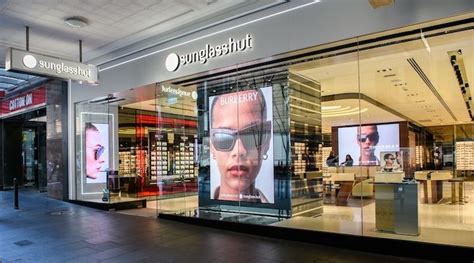 Sunglass Hut Sydney .